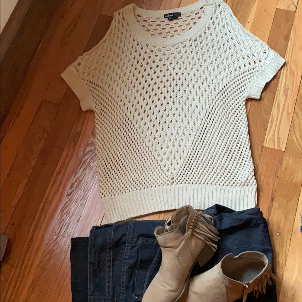 🌸Takara Large open weave cold shoulder top🌸
